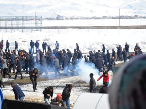 Yüksekova Newroz'unda gerginlik