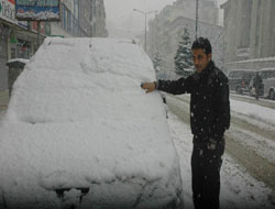 Hakkari' kar esareti altında