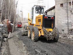 Mahalle yolları onarılıyor