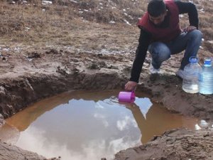 Köylüler tuz ihtiyacını bu kaynaktan karşılanıyor