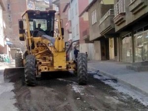 Hakkari’de yol stabilize çalışmaları sürüyor