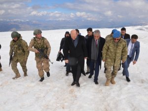 Bakan Soylu askeri üs bölgeleri ziyaret etti!