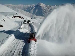 2 bin 800 rakımda karla mücadele çalışması