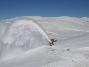 Van’da 221 yerleşim yeri ulaşıma kapandı