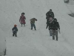 Hakkari kar esareti altında