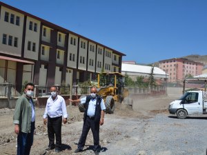 Hakkari’de şehir görüntüsünü bozan barakalar kaldırıldı