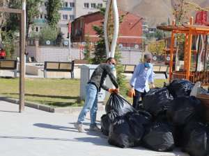 Kent park bilinçsizce kirletiliyor