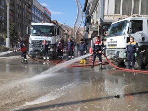 Cadde ve sokaklar dezenfekte edildi