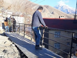 Hakkari belediyesi uçurum kabusuna son verdi