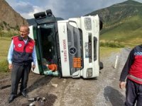 Hakkari Erziki’de yakıt tankeri yan yattı