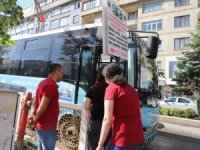 Hakkari belediyesi öğrencileri ücretsiz taşıdı