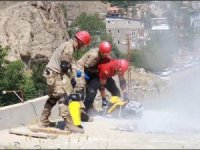 Hakkari Jandarması 599 personele deprem eğitimi veriyor