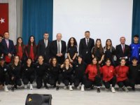 Hakkarihabertv yılın futbol ödülü sahiplerini buldu