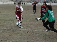 BAYAN FUTBOL TAKIMI NDAN GOL ŞOV