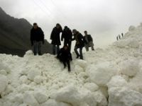 ÇUKURCA KARAYOLUNA ÇIĞ DÜŞTÜ