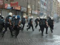 DEMOKRATİK YÜRÜYÜŞE SERT MÜDAHALLE