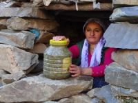 Hakkari'de mağaraları buzdolabı olarak kullanıyorlar