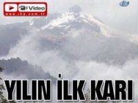 Hakkari'ye yılın ilk karı yağdı