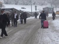 Uludağ'da kar yağışı başladı, otellerde yer bulmak neredeyse imkansız!