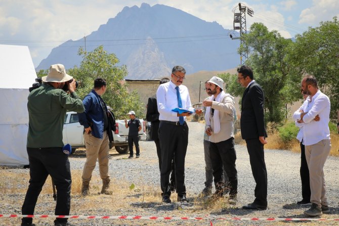 hakkari-mir-kalesi-1.jpg