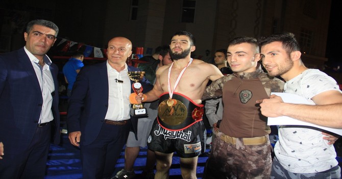 muay-thai-gala-gecesi-hakkari’de-yapildi-2.jpg