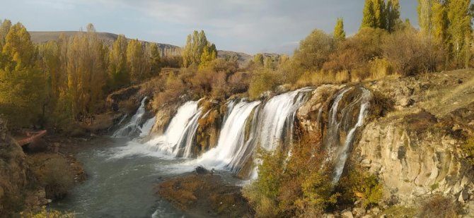 muradiye-selalesinde-sonbahar-guzelligi.jpg