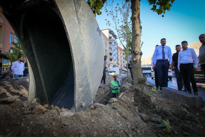 vali-celik-yol-yapim-calismalarini-denetledi-1.jpg